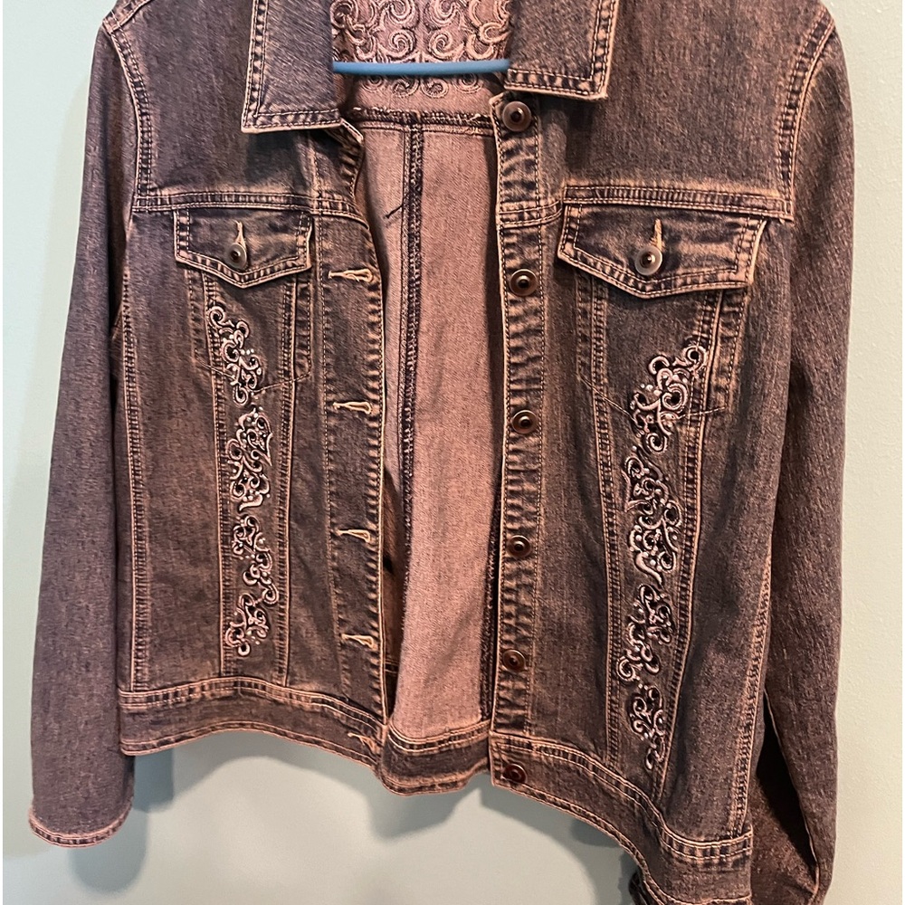 Jean jacket with embroidery and rhinestones
